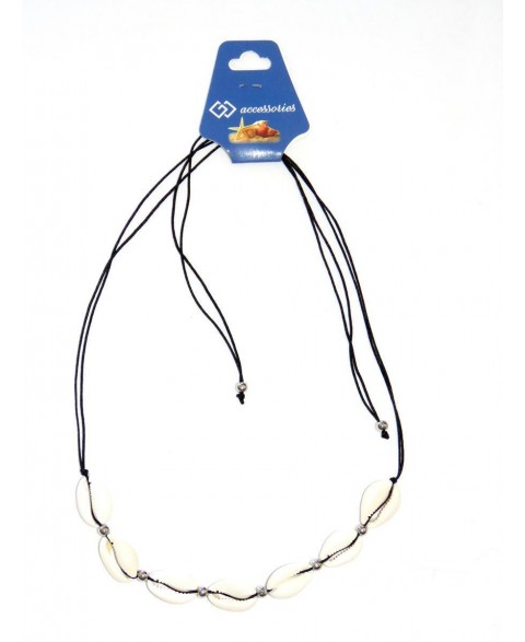 Macrame necklace with shells